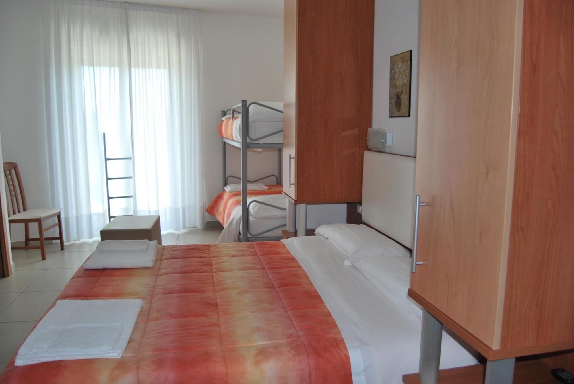 Hotel Europa Nereto Bagian luar foto