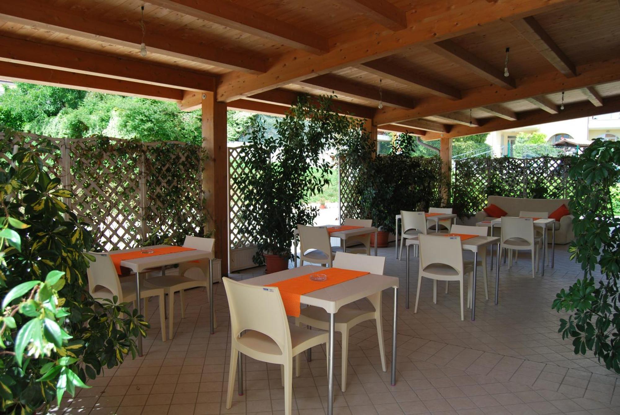 Hotel Europa Nereto Bagian luar foto