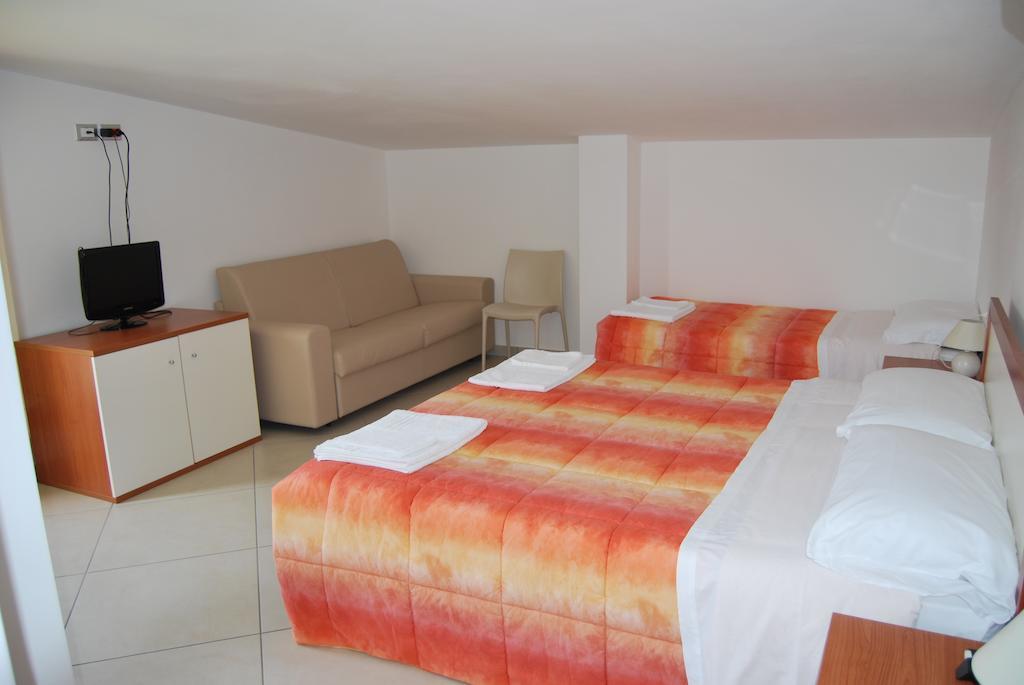 Hotel Europa Nereto Ruang foto