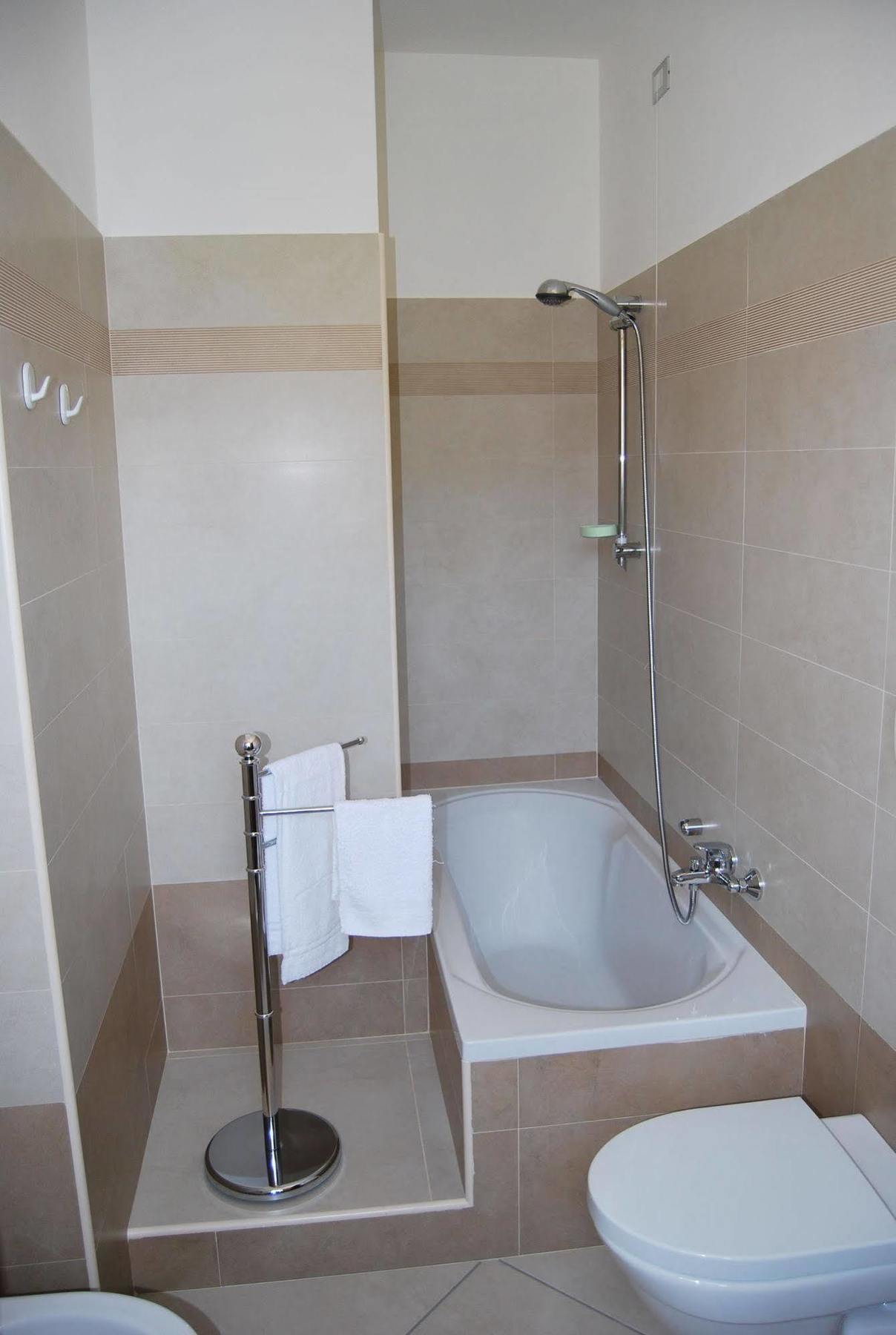 Hotel Europa Nereto Bagian luar foto
